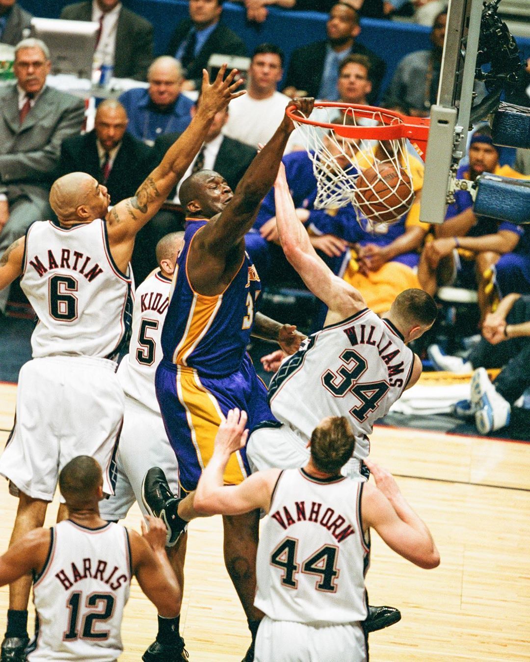 半自动铝条折弯机